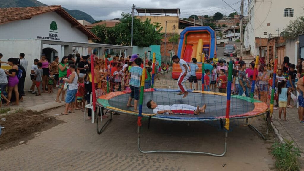 Crianças se divertem em atividades de lazer na Congregação Presbiteriana Peniel, no Ipê 1 igreja presbiteriana peniel