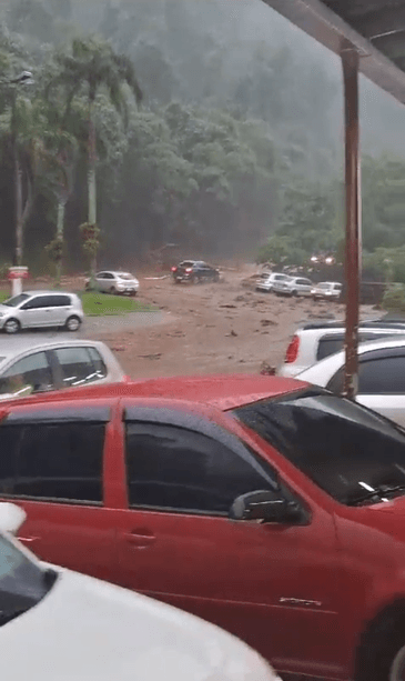 Chuva alaga ruas de Teresópolis; sirenes foram acionadas 3 image 2