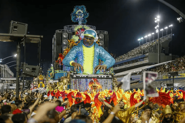 Veja imagens do segundo dia de desfile do carnaval de São Paulo 14 image 98