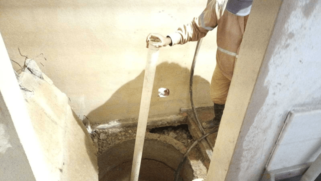 Secretaria de Obras usa equipamento especial para desobstruir rede no Bom Jardim 2 image 247