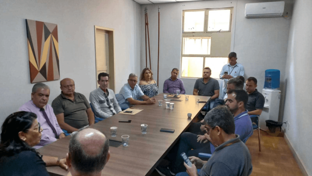 Prefeitura de Manhuaçu adquire rolo compactador para auxiliar na manutenção de estradas rurais 2 image 172