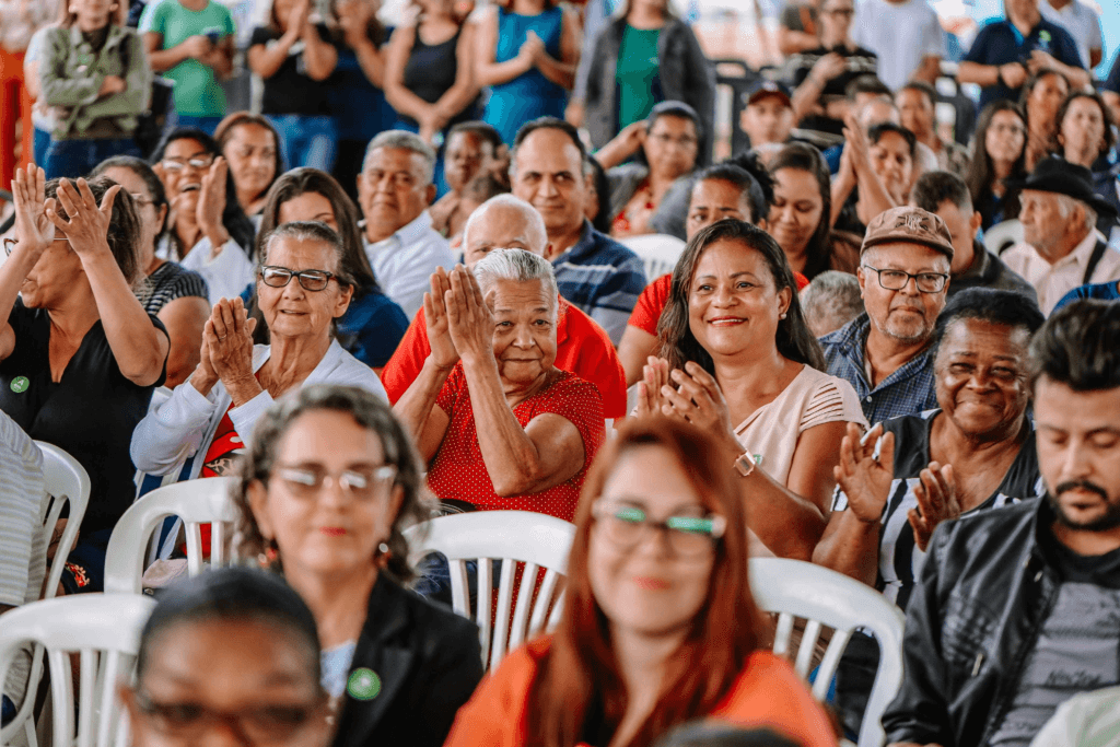 Ipatinga entrega títulos de regularização fundiária a centenas de beneficiários 2 image 107