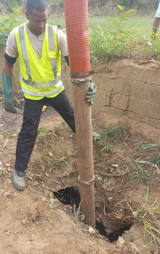 Avenida Anhanguera tem rede de drenagem limpa por equipe da SMOSU 1 547BCAEA E5BD BDAE 46D1 40047ADBACDC 1