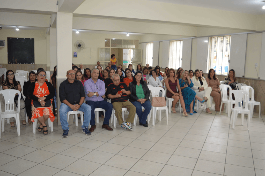 Em Manhuaçu, diretores e coordenadores de escolas e creches municipais tomam posse 2 image 1
