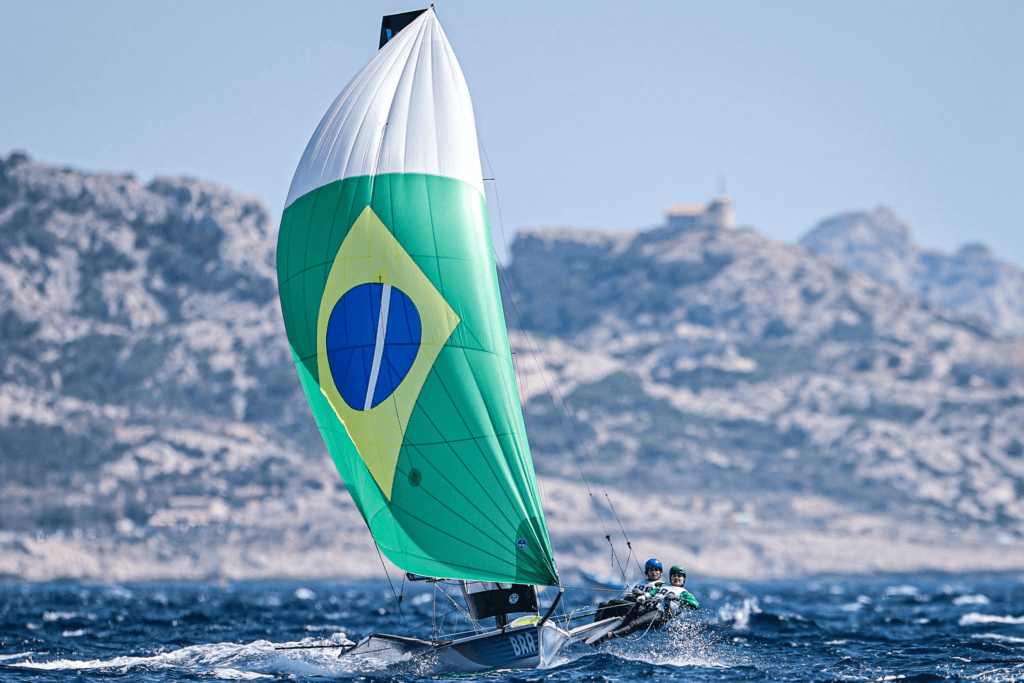 Bicampeãs olímpicas, Martine Grael e Kahena Kunze se recuperam em Paris e avançam para regata da medalha 1 image 207