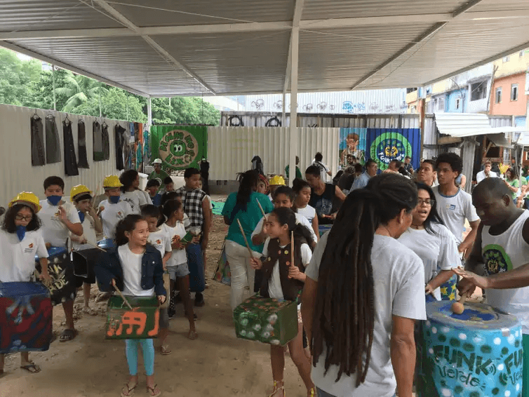 População de favela é mais negra e jovem que restante do país 4 image 48