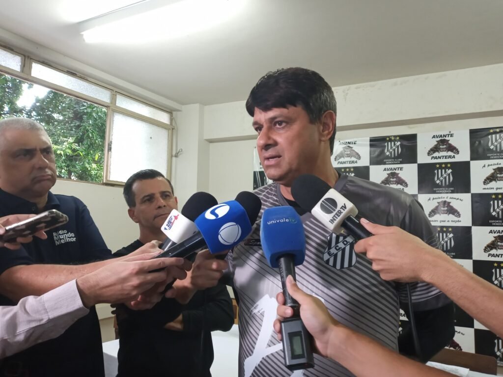 Democrata apresenta atletas e comissão técnica para o Mineiro 2025 5 17342005931823198911662582116238