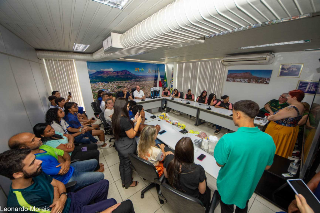 Prefeitura recebe os campeões do Jogos Estudantis Valadarenses 3 image 32