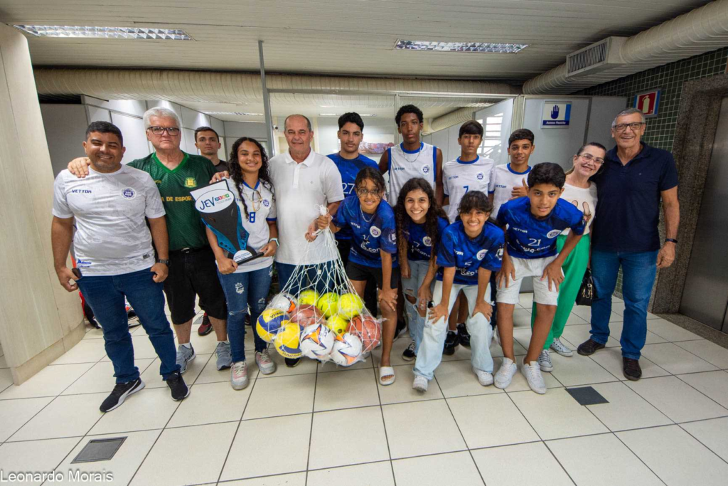 Prefeitura recebe os campeões do Jogos Estudantis Valadarenses 7 image 36