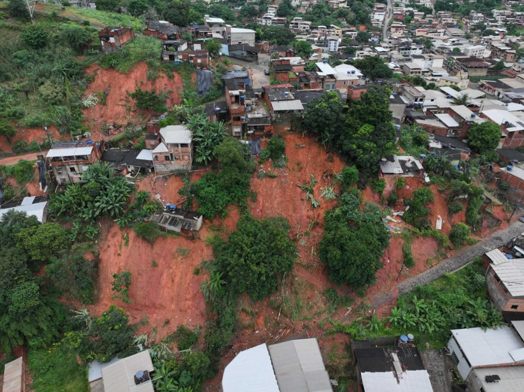 Governador Romeu Zema visita área atingida pela chuva em Santana do Paraíso 1 image 135