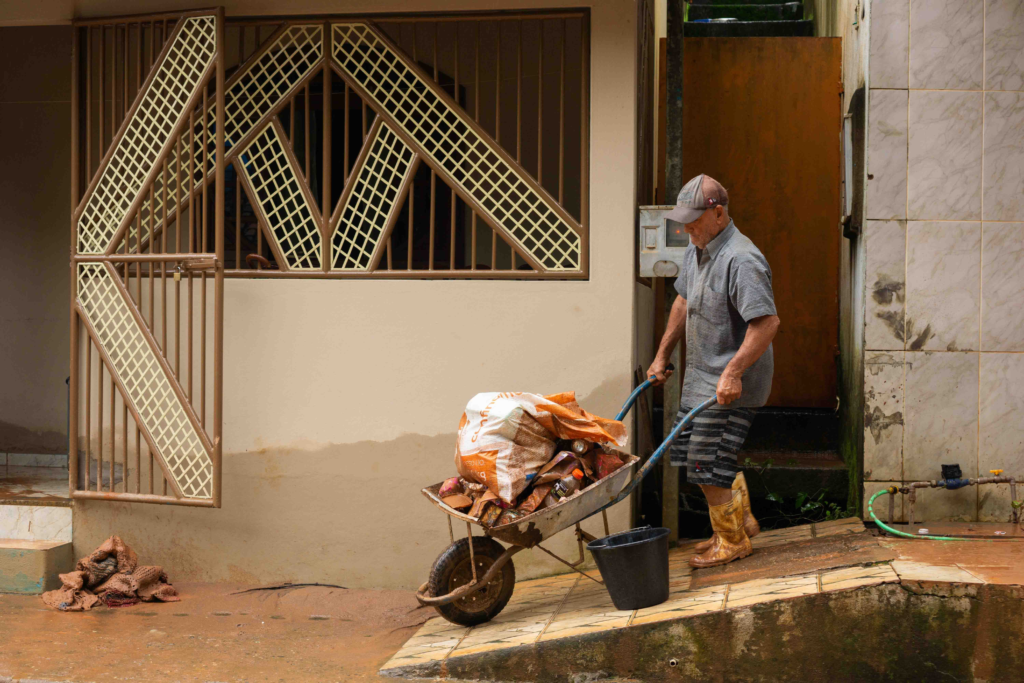 Prefeitura atua em Vila Nova Floresta após danos causados pelas chuvas 5 image 151