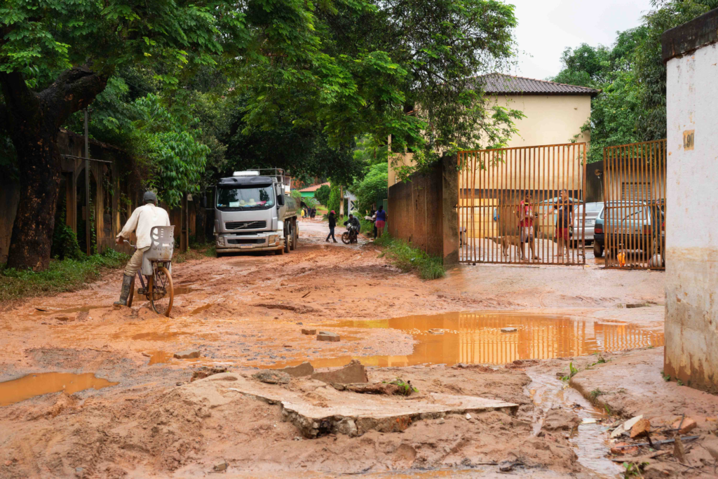 Prefeitura atua em Vila Nova Floresta após danos causados pelas chuvas 11 image 157