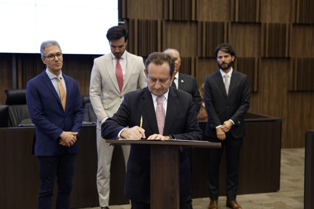 Governo do Estado, TJMG e ALMG celebram acordo para digitalizar acervo do Diário Oficial de Minas Gerais 8 17398302937128793377639016396912