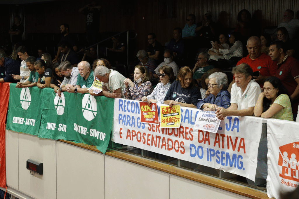 Deputados aprovam em 1° turno reajuste para servidores da educação 4 image 177