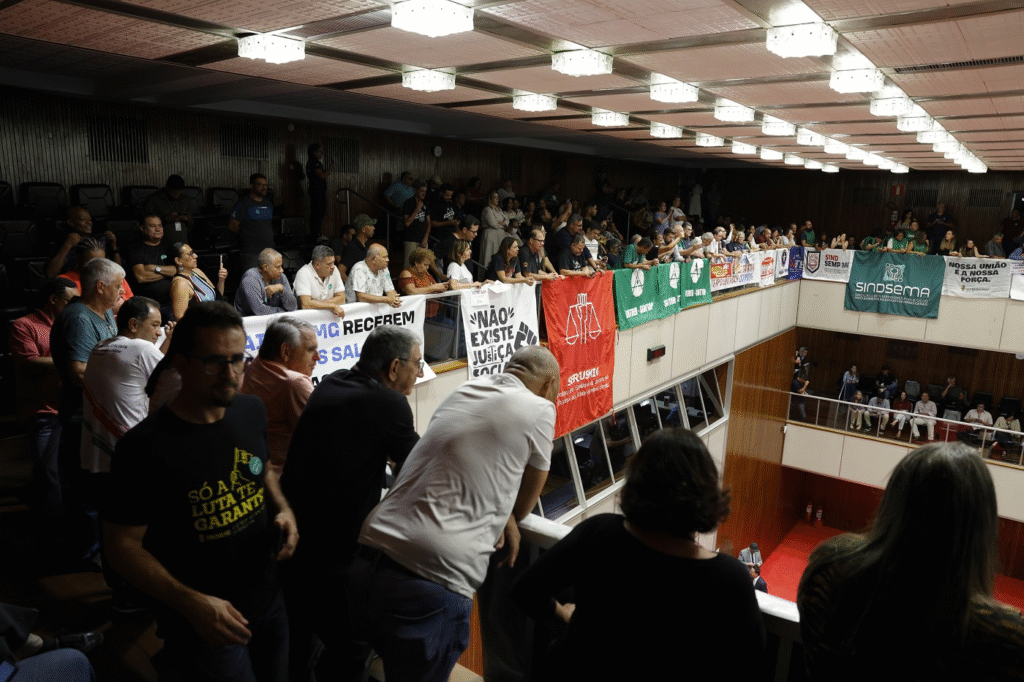 Deputados aprovam em 1° turno reajuste para servidores da educação 5 image 178