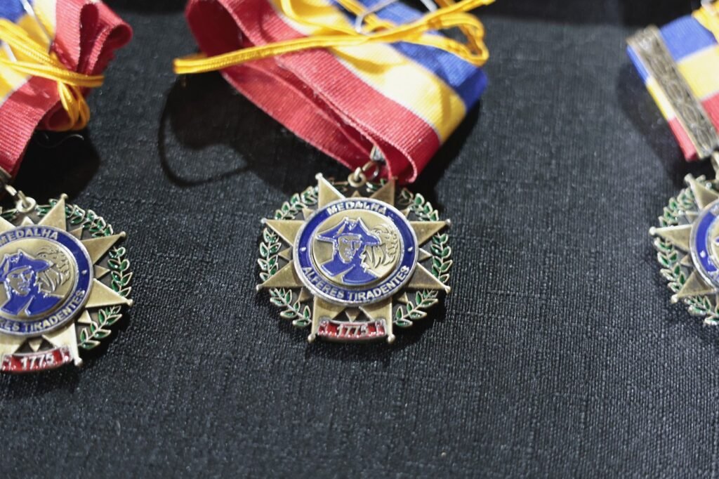 Aniversário de 250 anos da PM tem entrega de edição comemorativa da Medalha Alferes Tiradentes 11 1749560865765902578925119297684
