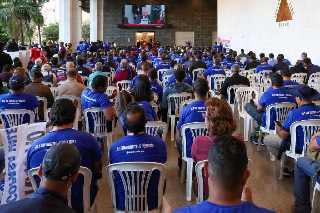 Trabalhadores transformam audiência pública em ato em defesa da Copasa 7 17502421290267921171470807574221