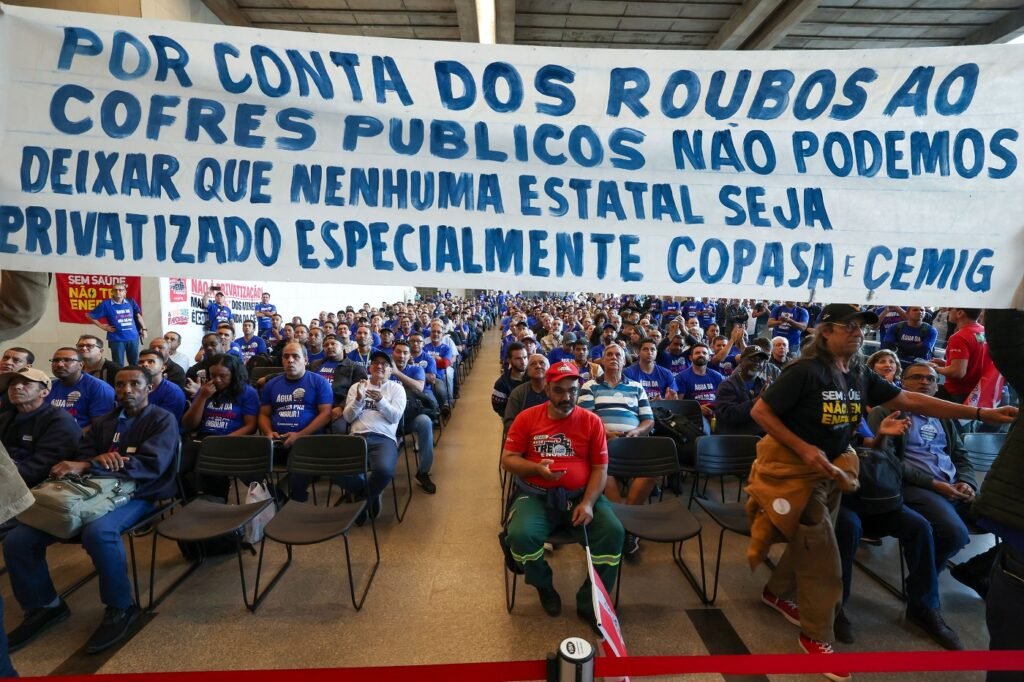 Trabalhadores transformam audiência pública em ato em defesa da Copasa 9 17502421731921195220374908750904