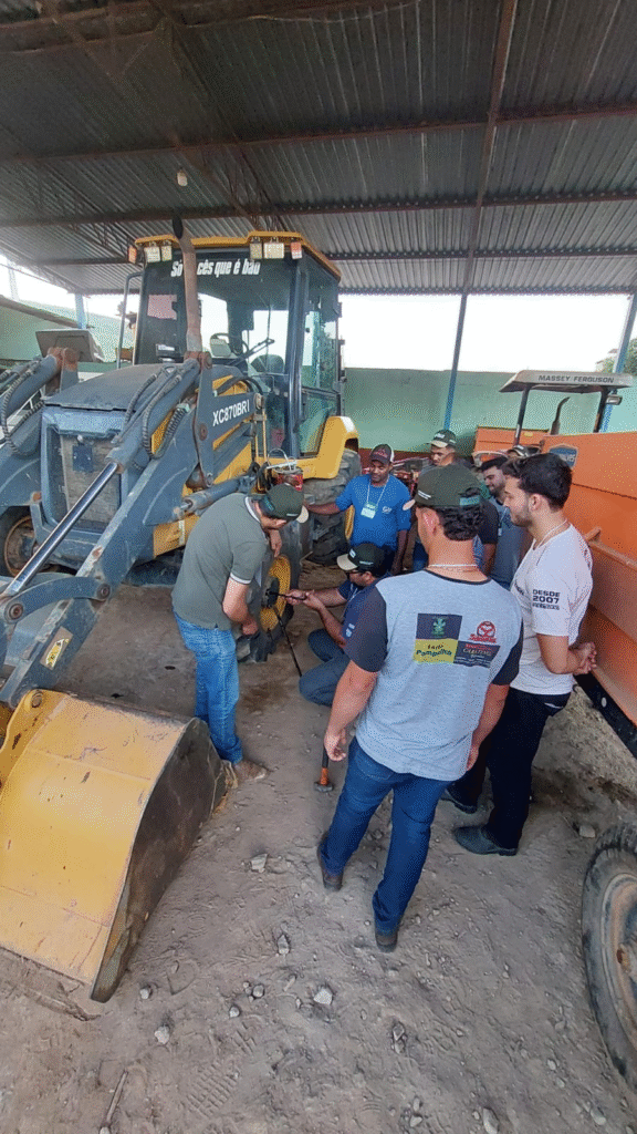 Curso de retroescavadeira orienta sobre operação segura no meio rural 1 image 178