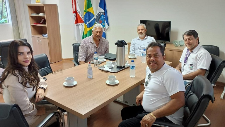 Investidor americano do setor de cafeicultura visita Câmara Municipal de Manhuaçu 1 image 179