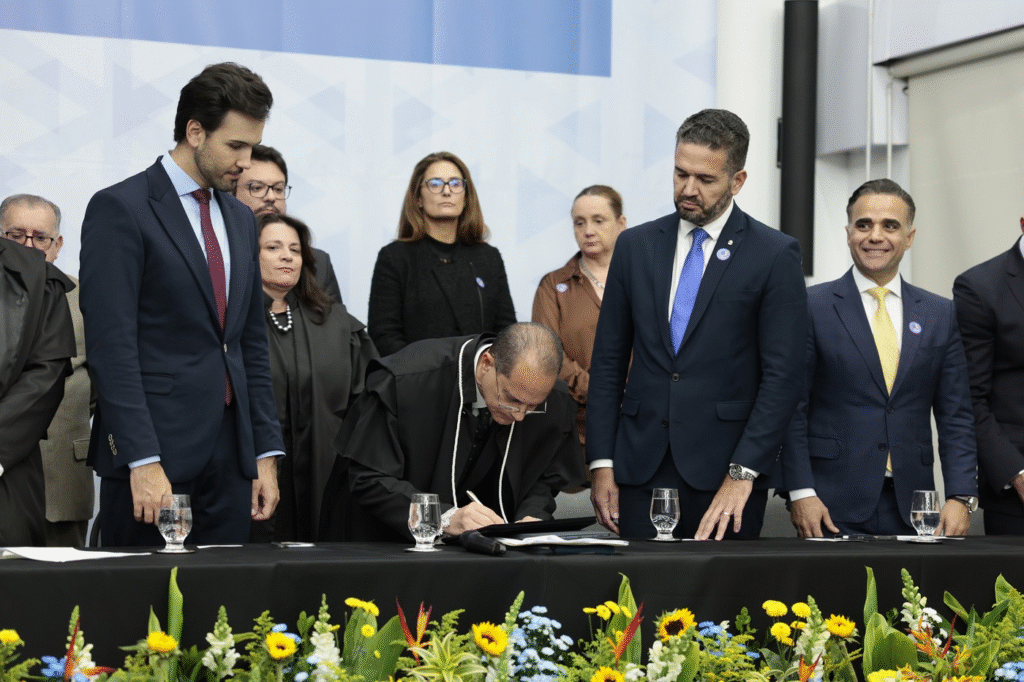 Presidente da ALMG participa de solenidade de posse de dirigentes do TRE-MG 4 image 186