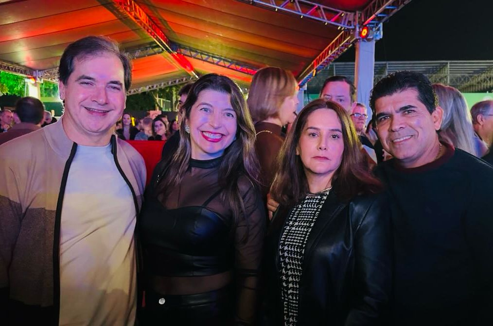 Fernando e Aninha Graciolli mostram os registros da noite que celebrou os 58 anos do Clube Filadélfia e Dia dos Namorados 1 image 189