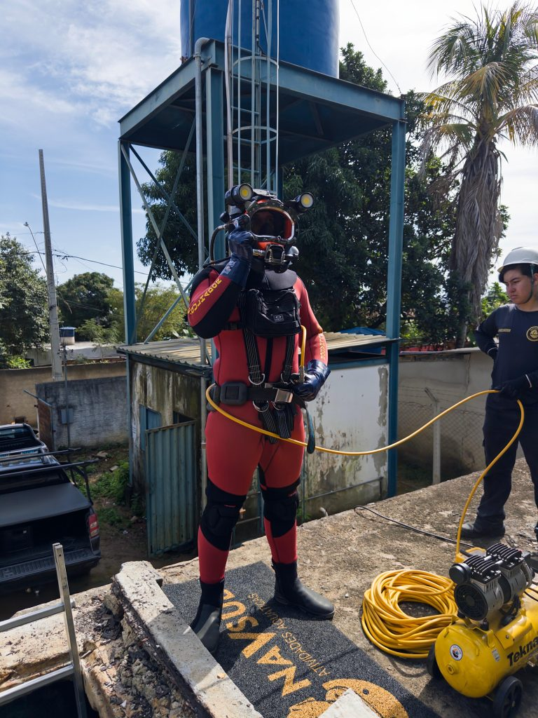 Mergulhadores realizam limpeza dos reservatórios de água em Governador Valadares 2 image 312